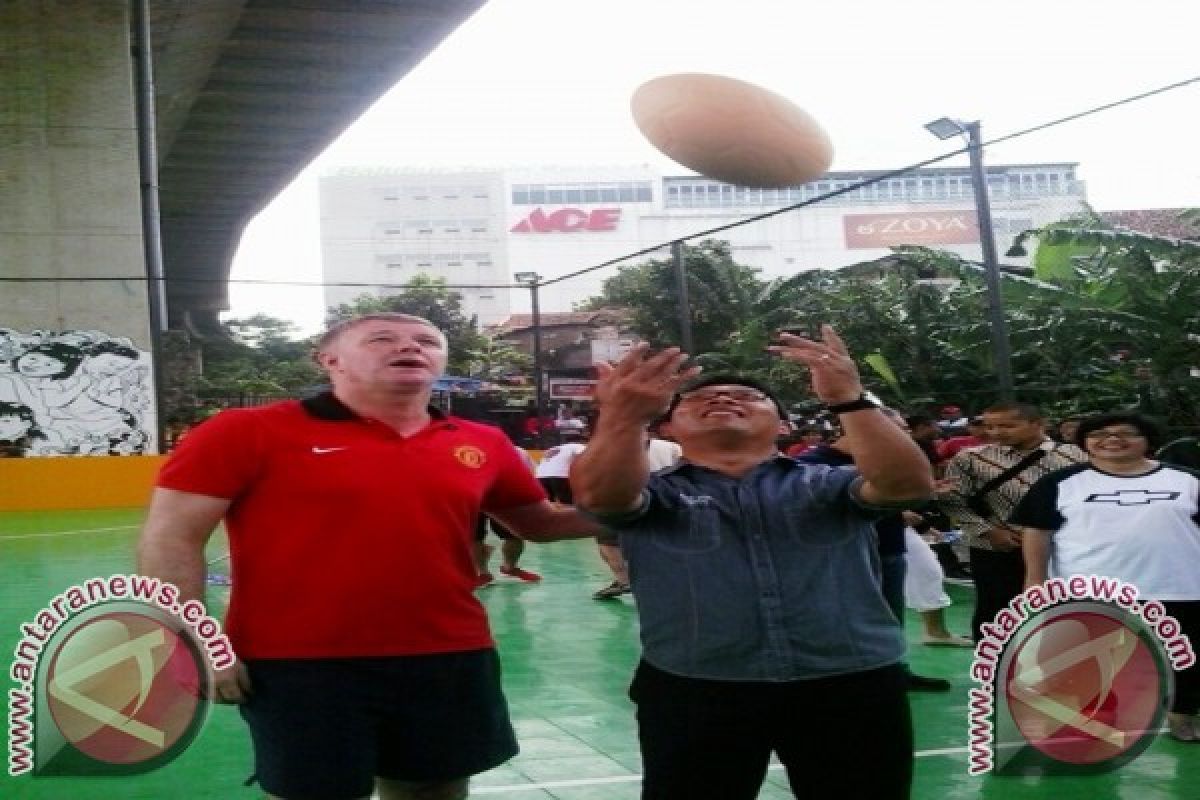 Saat Wali Kota Bandung hadapi legenda Manchester United