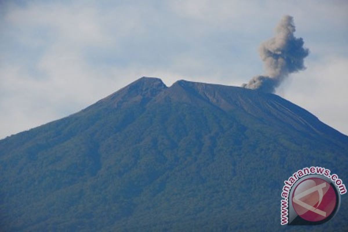 Status Gunung Slamet dinaikkan menjadi "siaga"