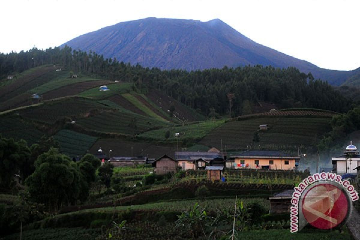 Ribuan warga lereng Slamet kesulitan air bersih