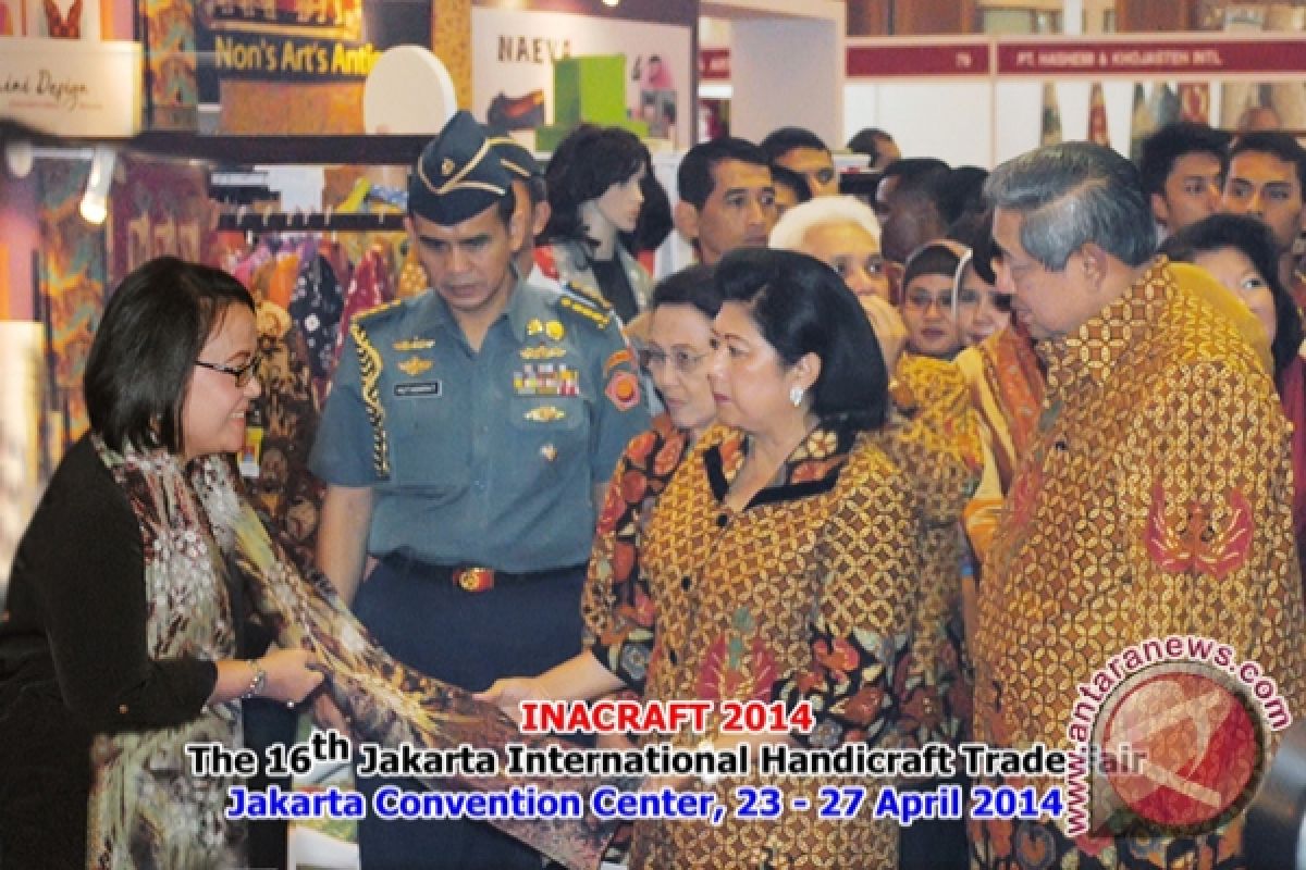 Ibu Negara kagumi songket Palembang