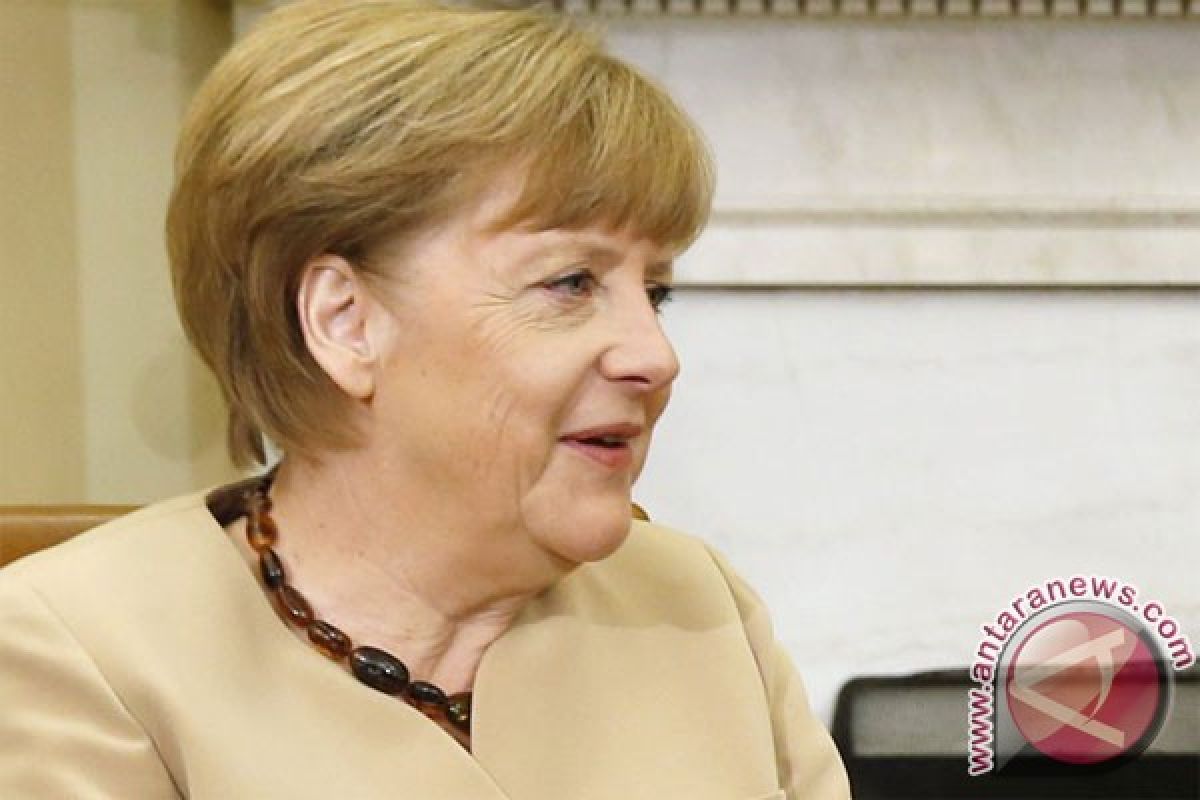 Merkel desak Putin hentikan pengiriman senjata ke Ukraina