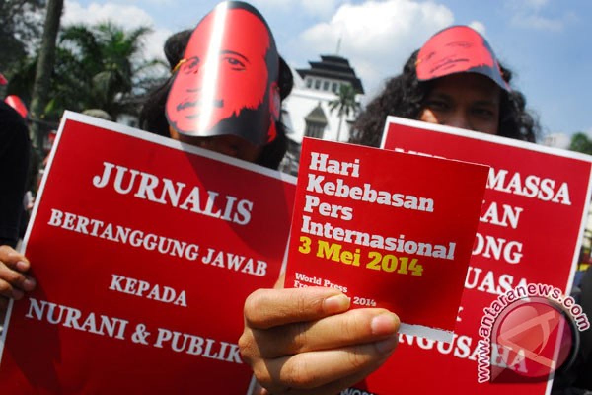 Puluhan Jurnalis Surabaya demo kecam oknum polisi