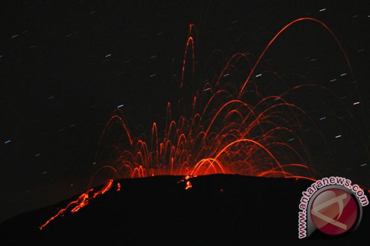 Gunung Slamet masih keluarkan material vulkanik