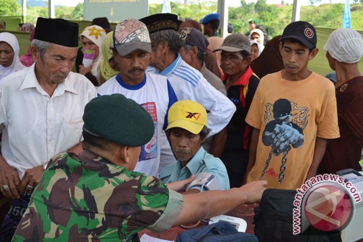 Yonif 433/Kostrad beri layanan kesehatan gratis warga perbatasan