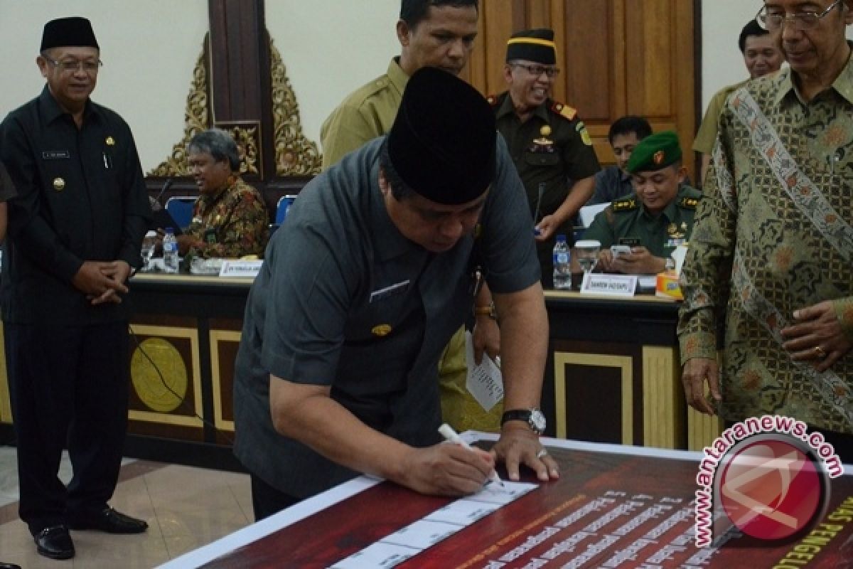 KPK-Gubernur Jambi tandatangani komitmen pengelolaan tambang