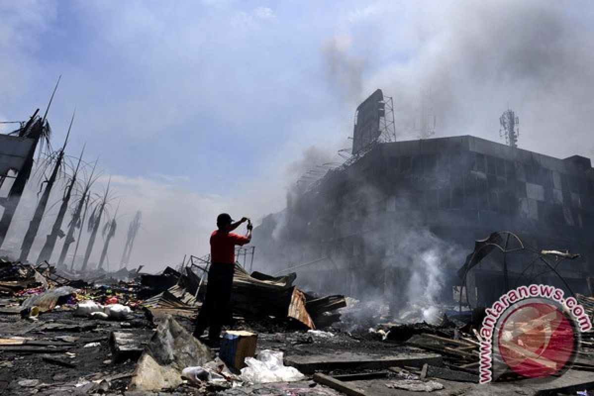 Kebakaran Pasar Sentral karena kumuh dan listrik