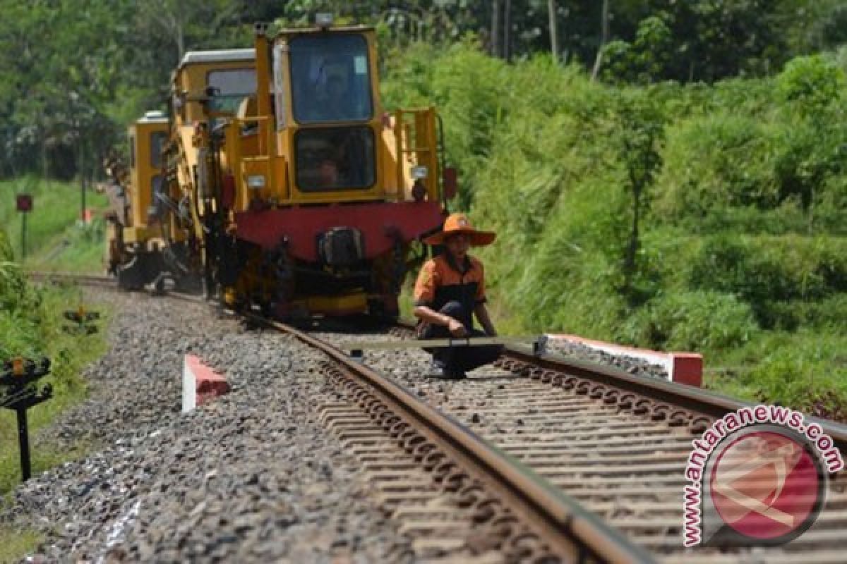 Rel kereta api Kaltim akan beroperasi 2019