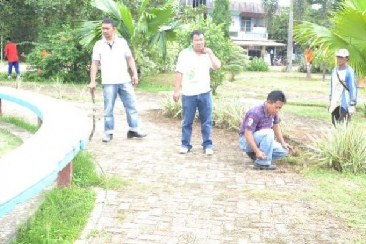 Batur Pimpin Staf Dinas PU Aksi Jumat Bersih