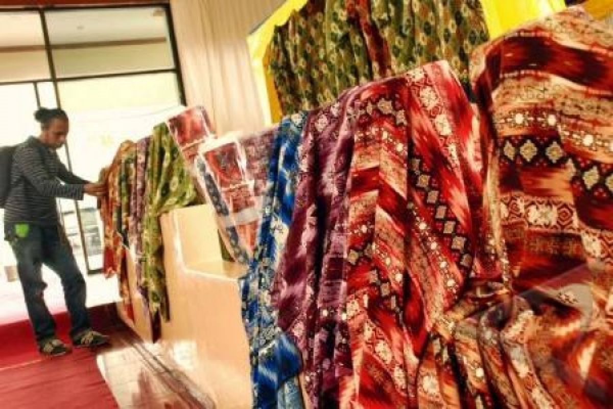 N Maluku batik to be made obligatory clothing