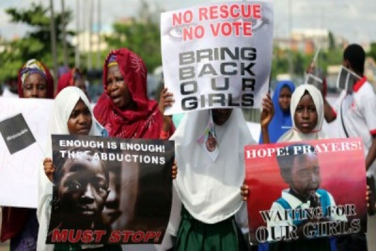 Hundreds protest in Ghana over abduction of Nigerian schoolgirls by Boko Haram