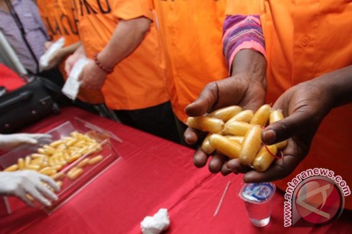 Warga negara Uganda ditangkap telan 83 kapsul sabu