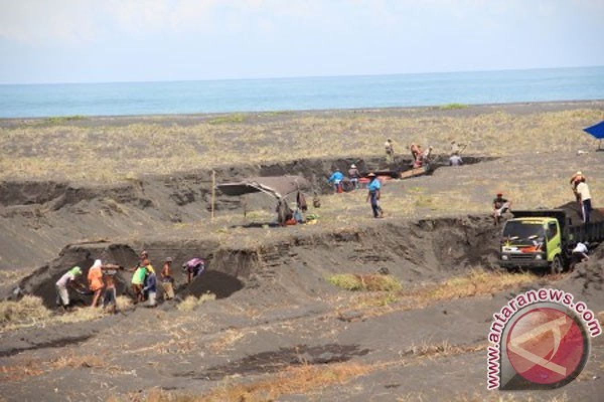 Dua penambang pasir ilegal tewas tertimbun longsor