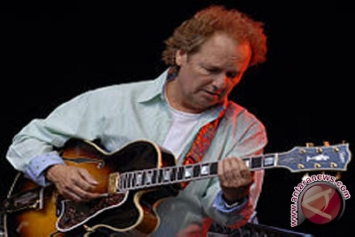 Lee Ritenour-Phil Perry konser di UGM 