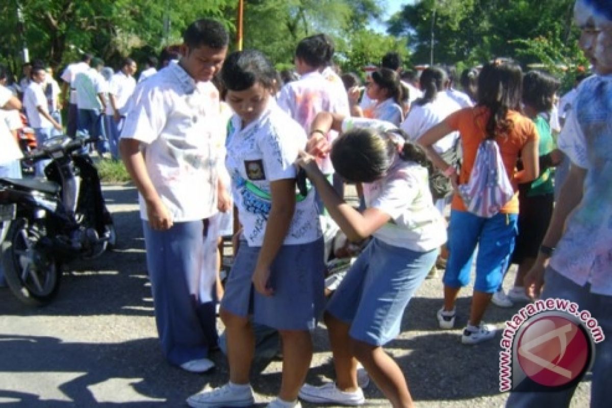 Pendidik Biarkan Siswa Coret Seragam di Sekolah