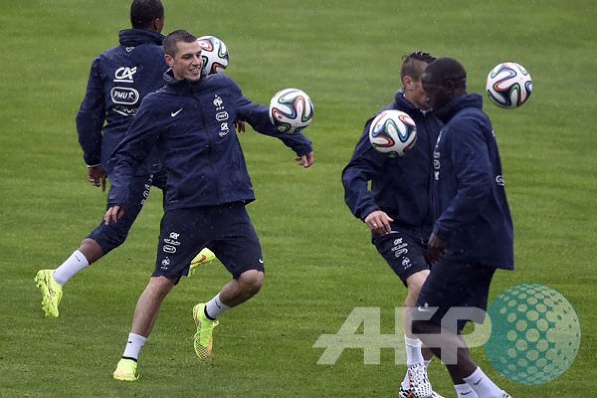 Schneiderlin absen dalam latihan MU