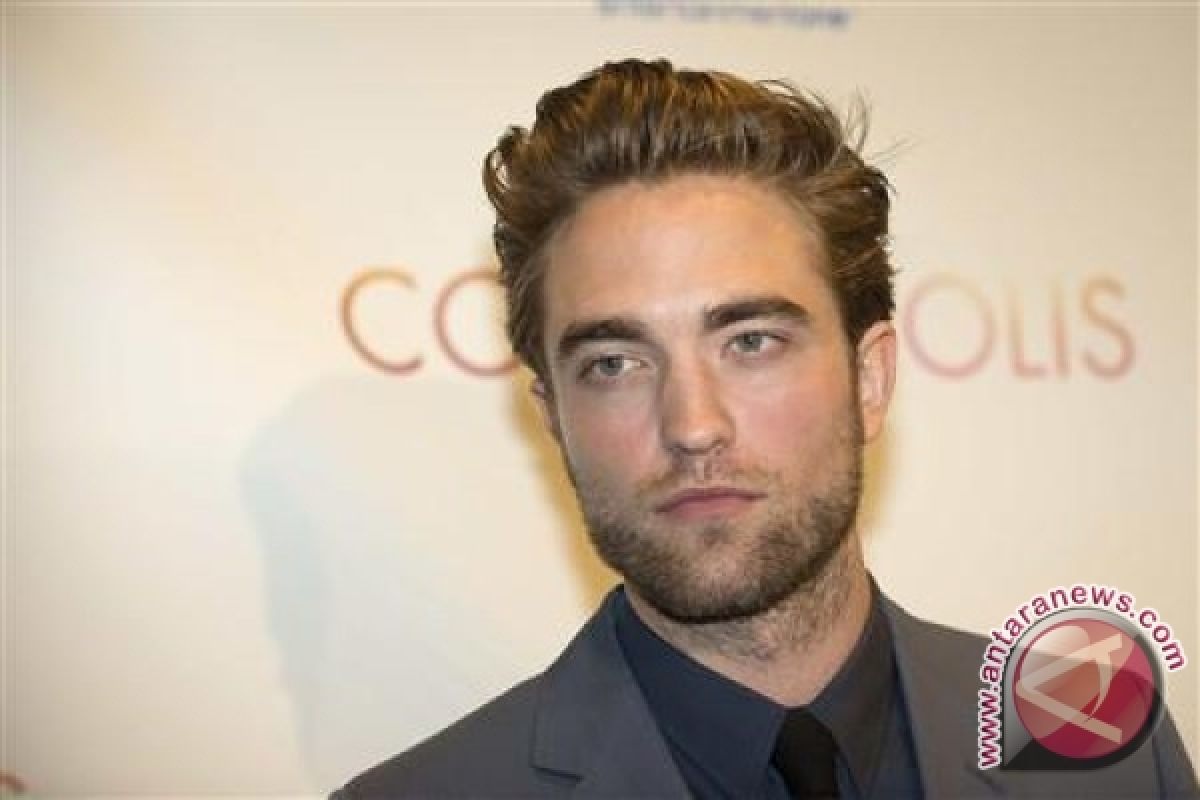  Robert Pattinson Hanya Terkenal Via "Twilight"?