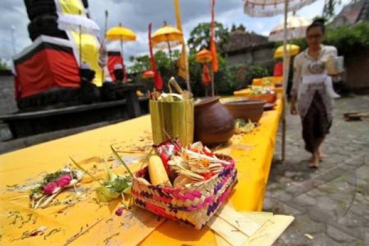 Umat Hindu Gelar Ritual 'Munjung' Hari Galungan