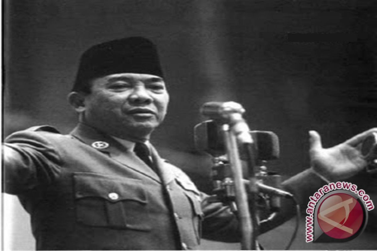 Mengapa Bung Karno kerap pakai peci hitam? Ini alasannya