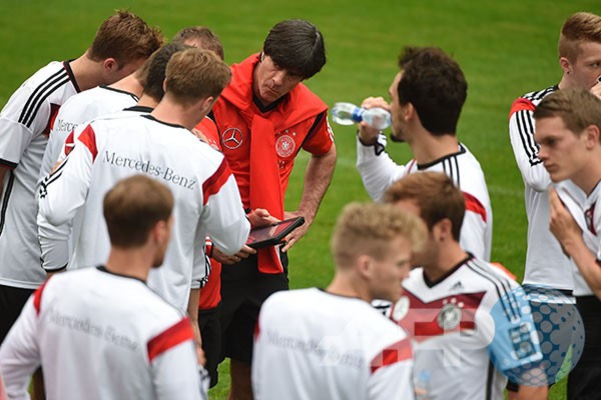 Pemanasan Piala Dunia, Jerman dan Prancis seri