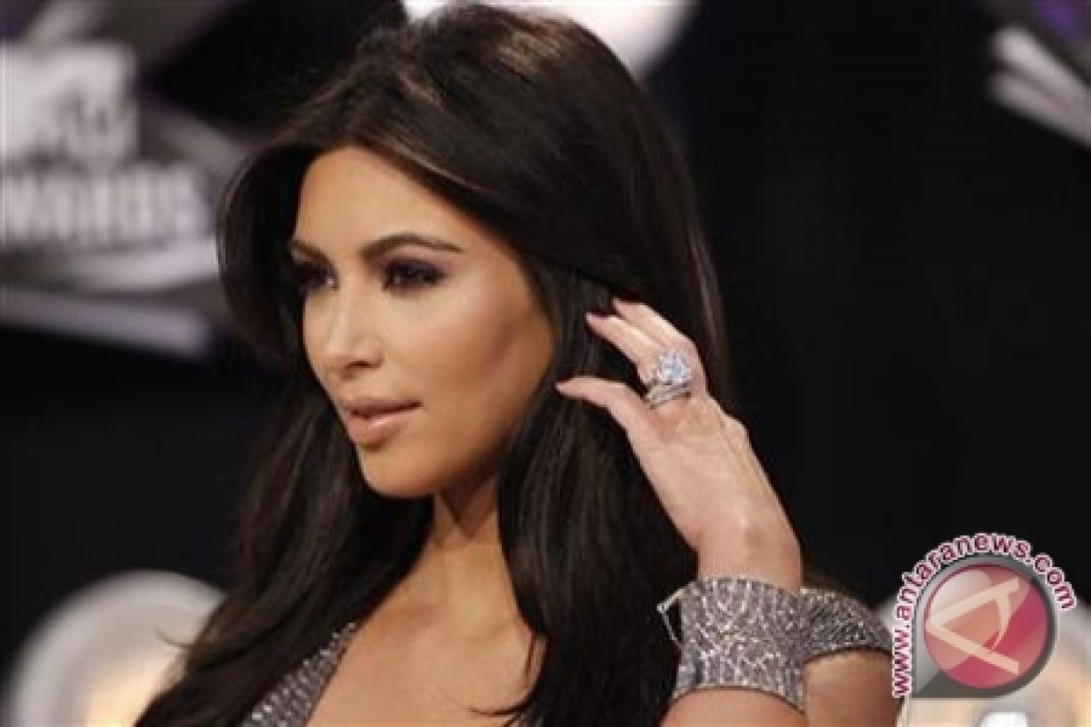 Kim Kardashian Konfirmasi Soal Kabar Anak ke 3