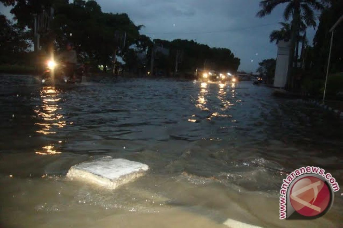 Kantor KUA Baturaja tergenang banjir