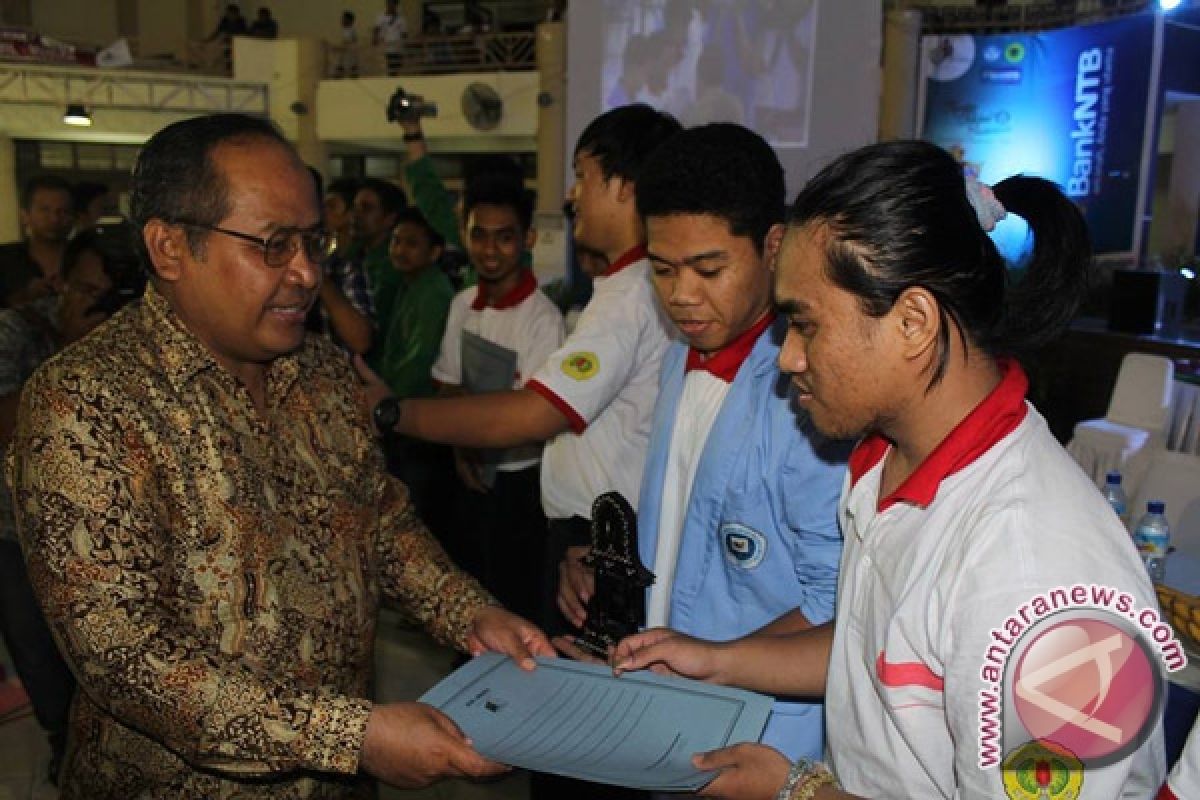 STMIK Adhi Guna Juara III Kompetisi Robot