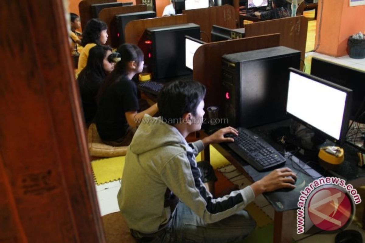 Kemkominfo Imbau Pemilik Warnet Blokir Situs Porno - ANTARA News Bangka  Belitung