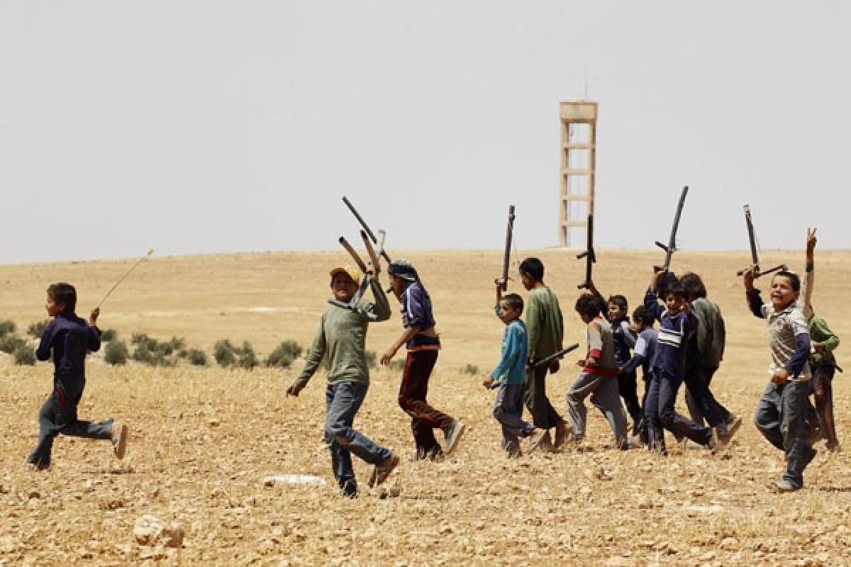 Gerilyawan Suriah mundur dari kota kecil di dekat Turki