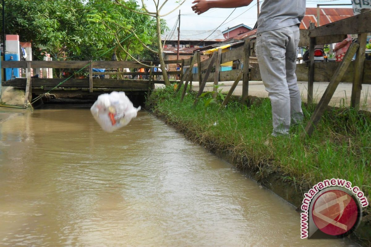 Satgas Kebersihan OTT 60 warga buang sampah sembarangan