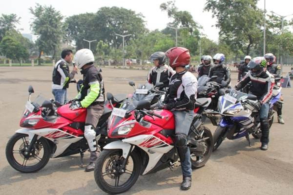 Komunitas Yamaha Revs CBU adakan defensive riding