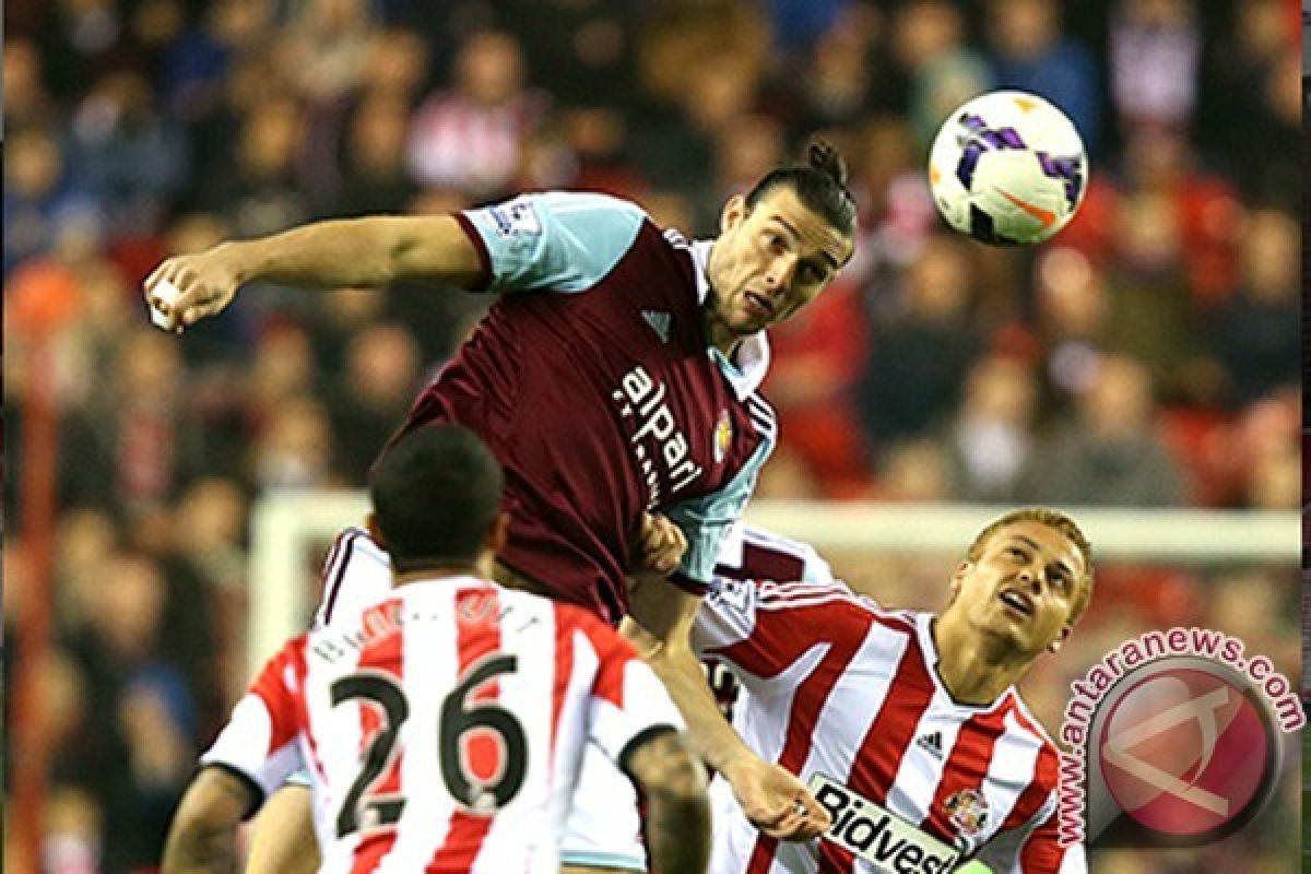 West Ham Taklukkan Tottenham 2-0