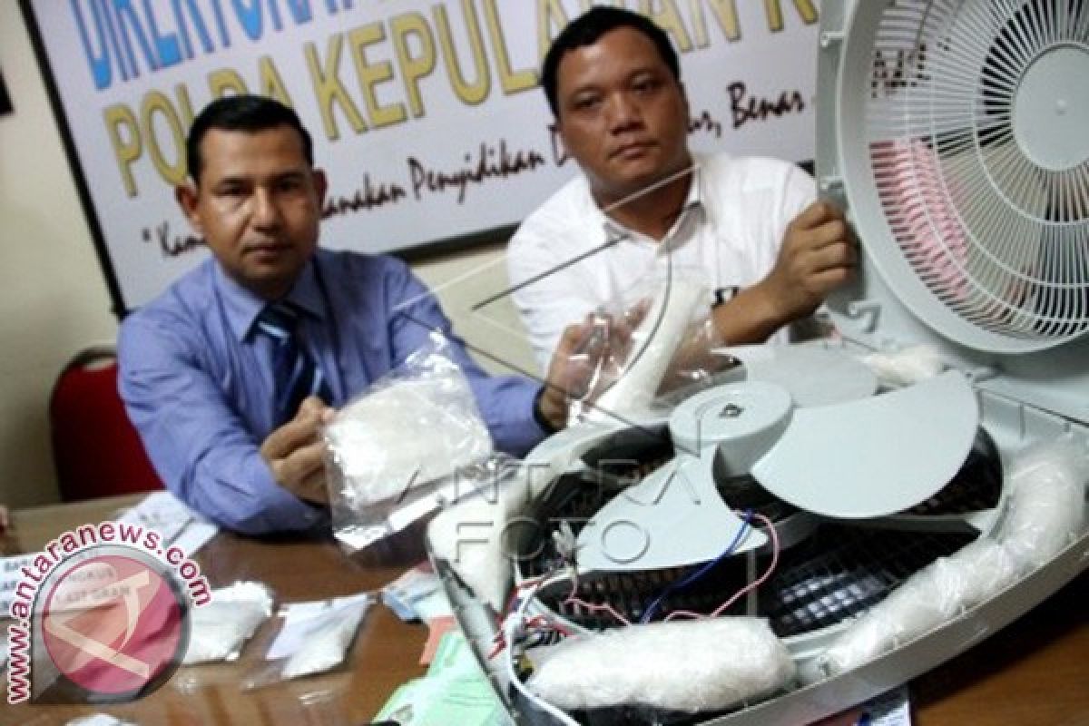 Gembong Narkoba Malaysia Kendalikan Penyelundup 1,4 kg Shabu-Shabu