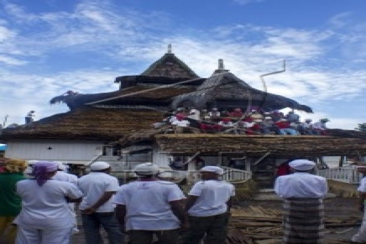 Masyarakat Negeri Larike masih merawat tradisi 