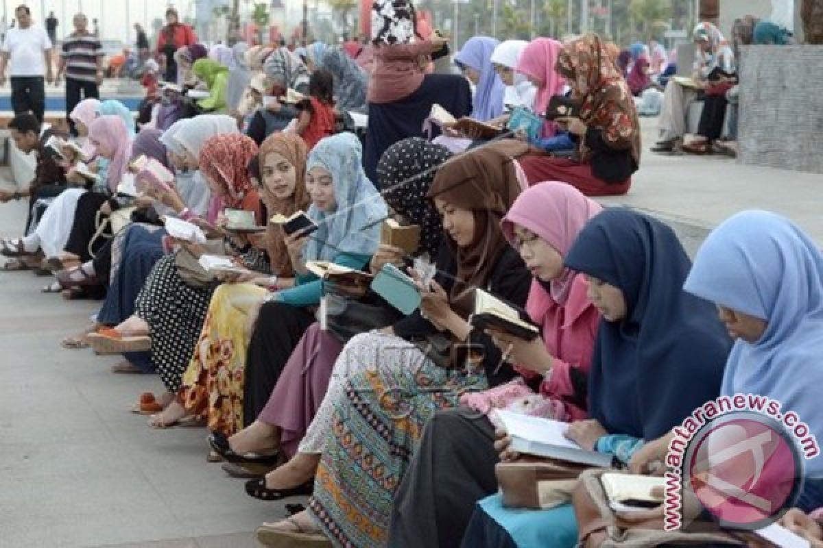 NGAJI ON THE STREET MAKASSAR