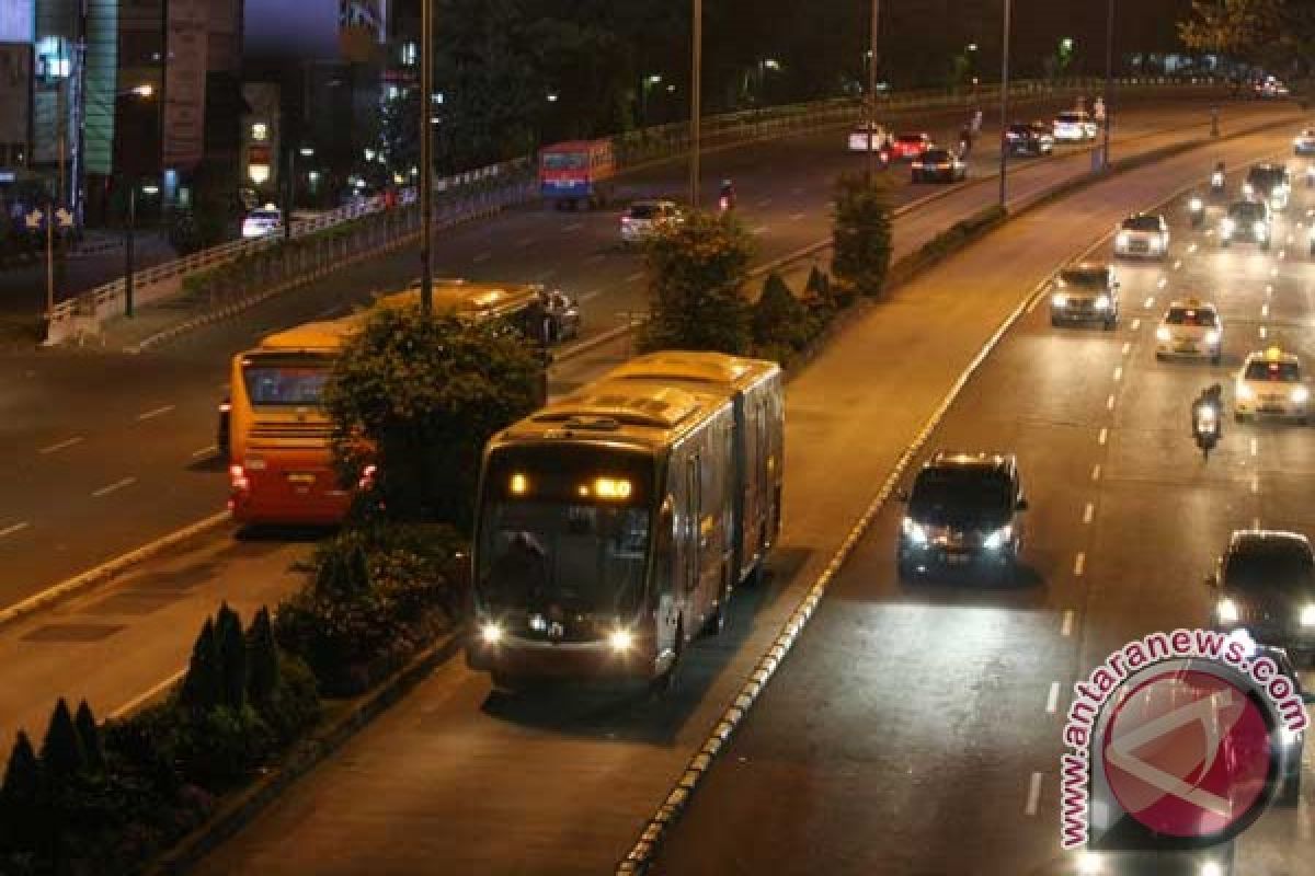 Transjakarta: keberadaan angkutan malam bermanfaat bagi warga