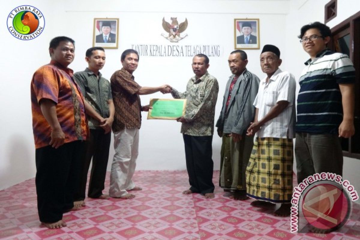 PT. Rimba Raya Conservation Hands Over the Community Development Funds to Four Villages in Seruyan Regency