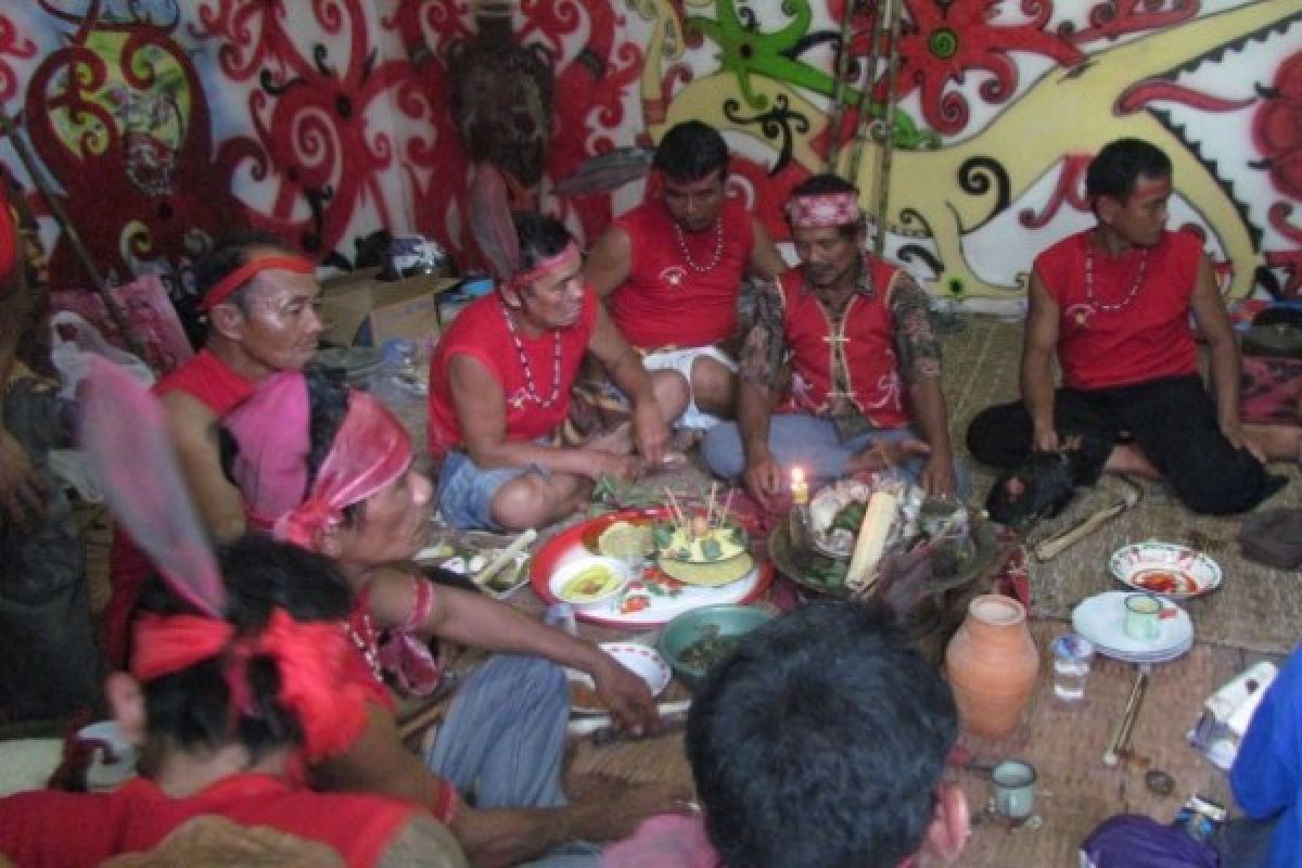 Masyarakat Dayak Kanayatn Landak Gelar Ritual Notokng