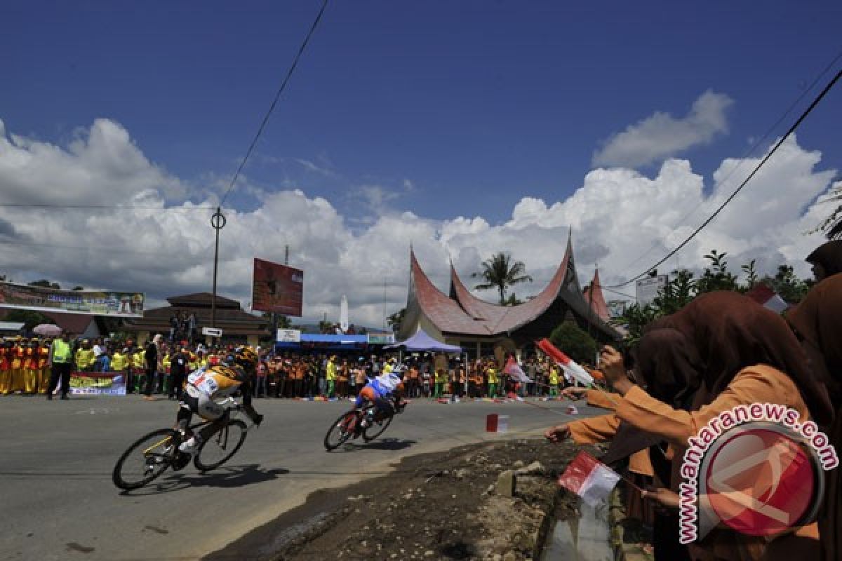 Tempuh 20 km, sepeda ontel meriahkan HUT Pasaman Barat