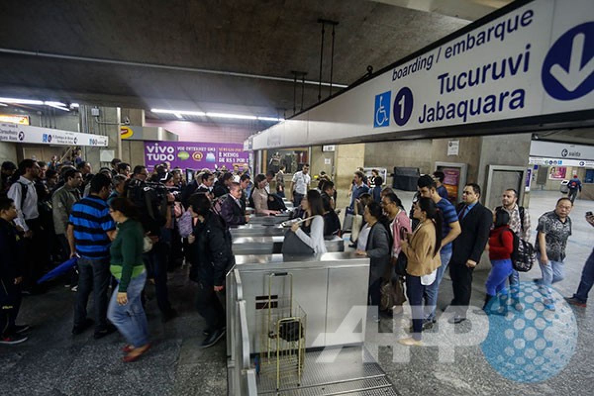 Aksi mogok pekerja metro Sao Paulo berlanjut