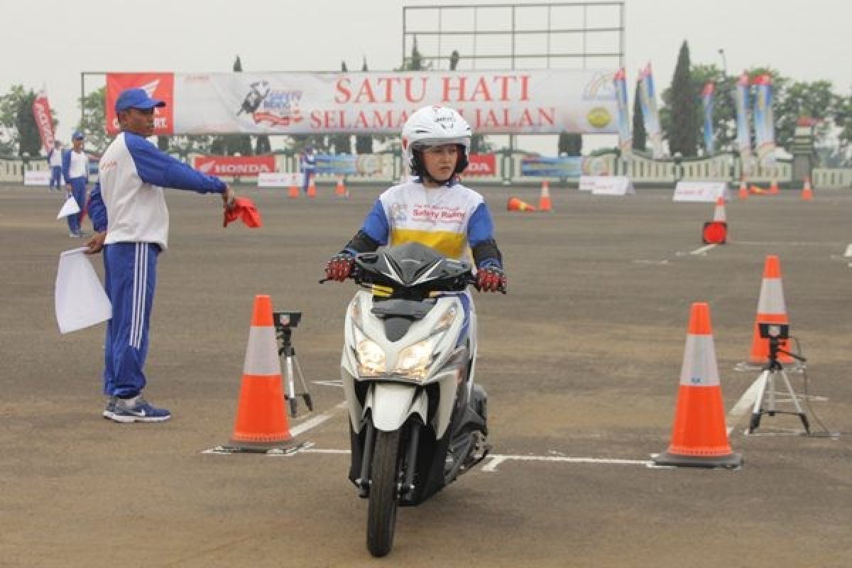 Honda adakan kompetisi safety riding khusus perempuan