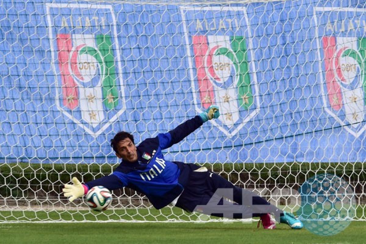 Buffon sudah berlatih bersama tim Italia