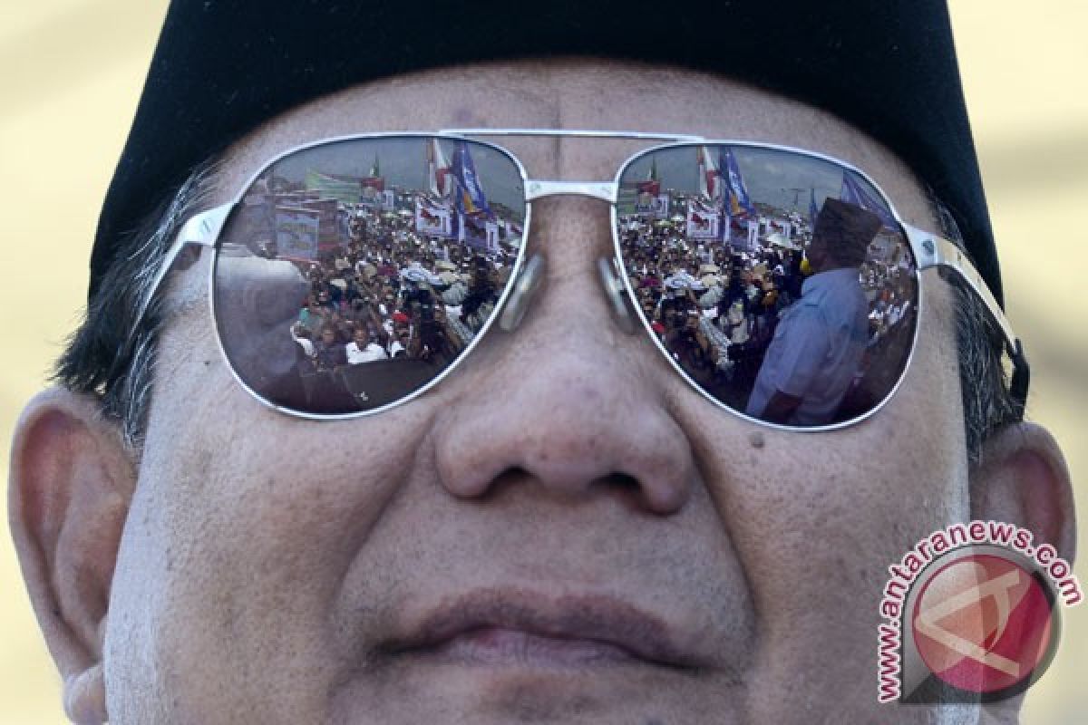 Prabowo-Hatta's electability rating exceeds Jokowi-JK: poll