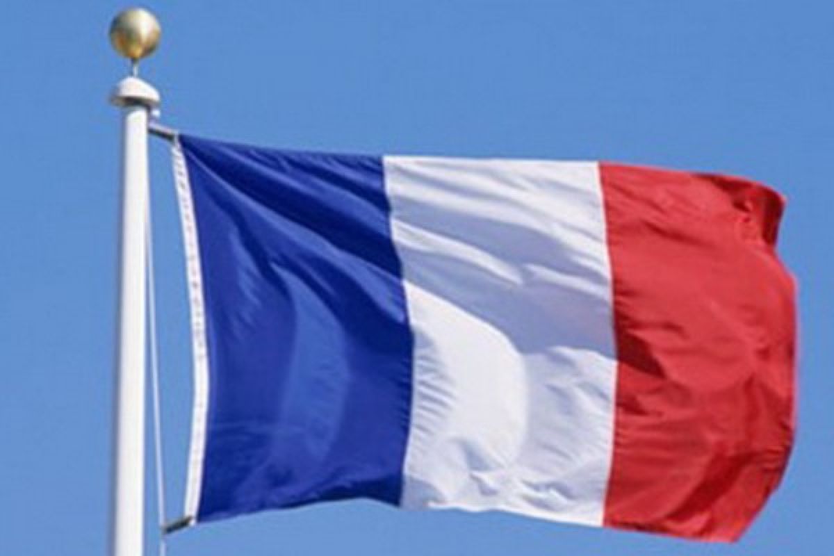 Prancis kerahkan kendaraan lapis baja untuk redam demonstrasi
