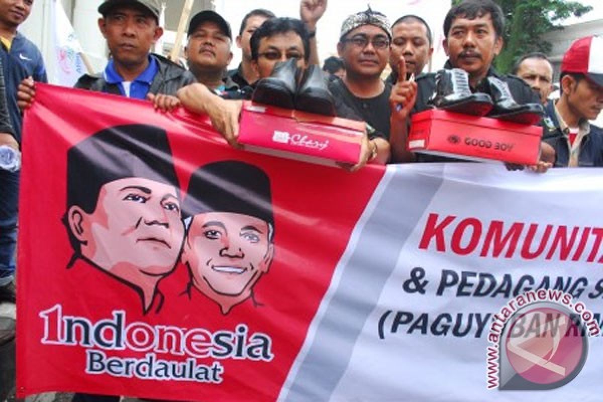Ribuan buruh sambut peserta "long march" Prabowo-Hatta