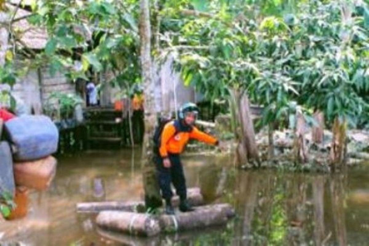 Banjir Bandang di Sepatah Landak Akibatkan Jembatan Rusak