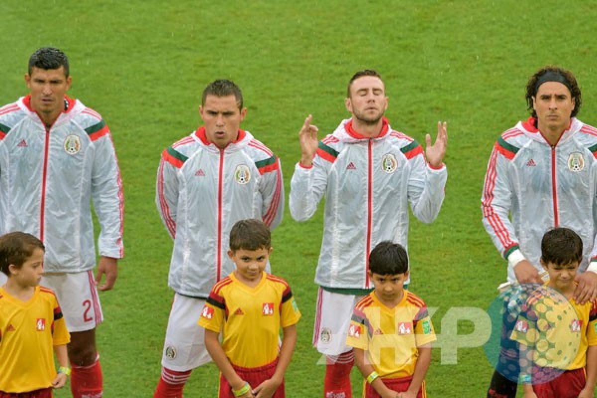 Lineups Meksiko vs Kamerun