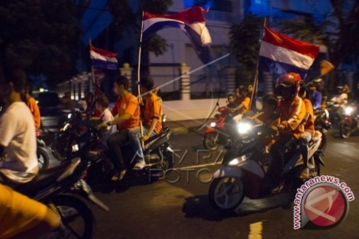 Pendukung Belanda Konvoi Kemenangan di Ambon