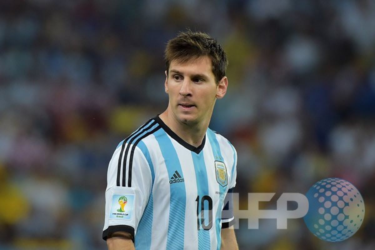 Pemburu tanda tangan Messi ditahan