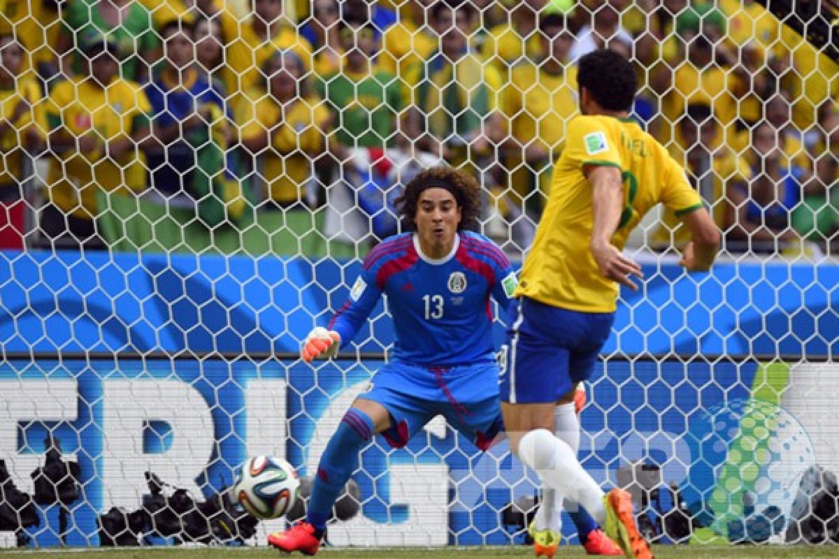 Guillermo Ochoa "man of the match" Brasil vs Meksiko