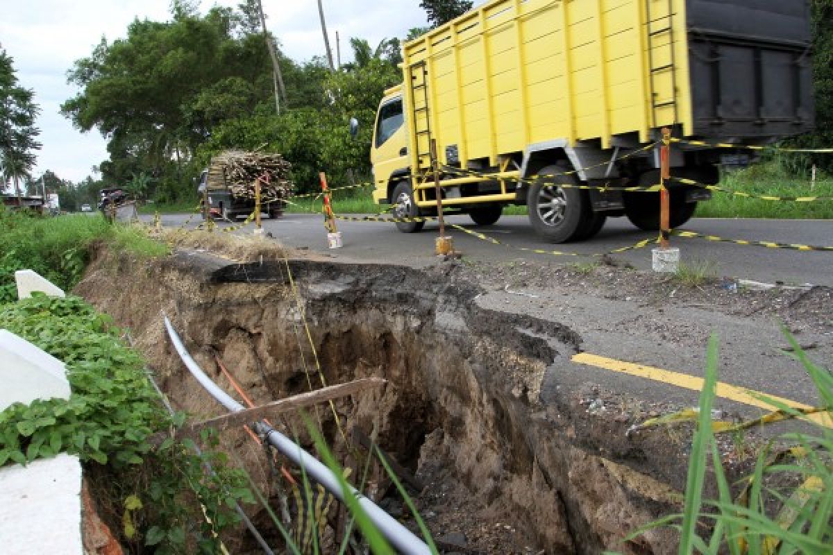 Hati-hati melintasi lintas tengah Sumatera di Tapanuli Selatan